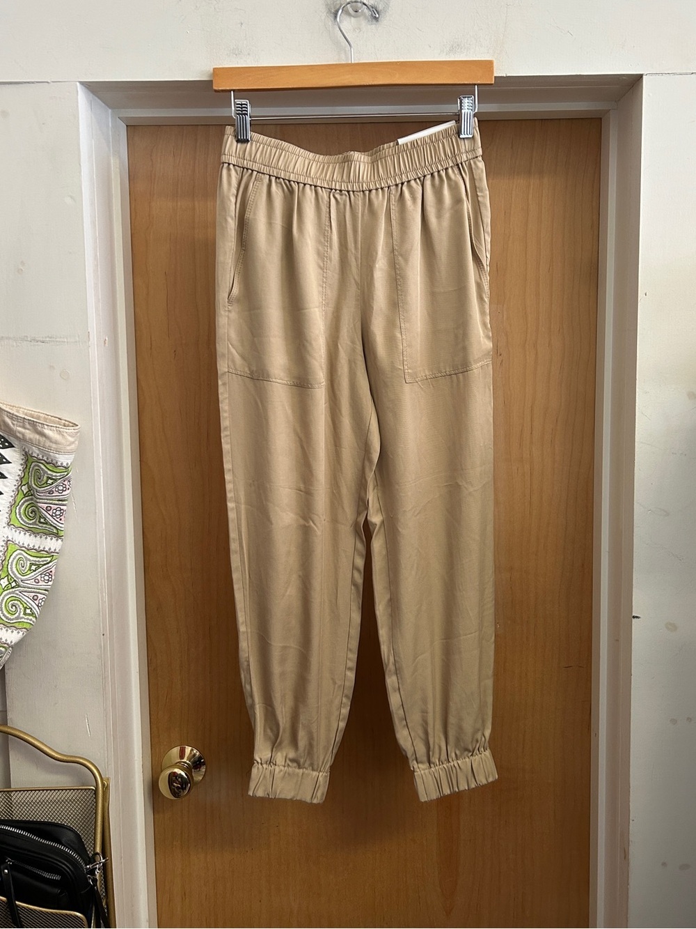 NWT! Ann Taylor High Rise Tan Joggers - size XS